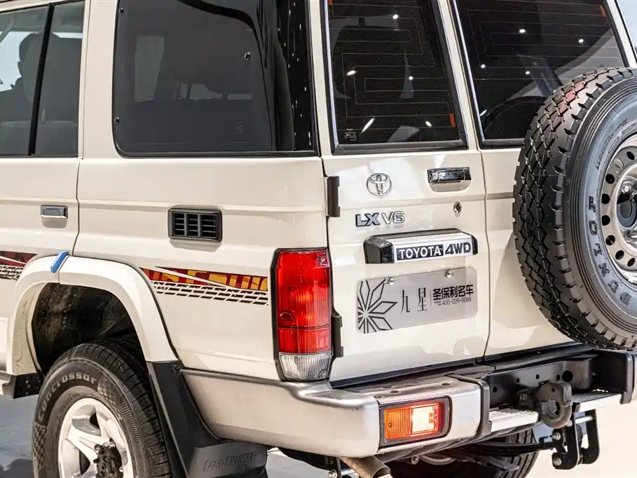 Toyota Land Cruiser LC76 2023 4.0L Middle East Version 2024 - thumbnail 16