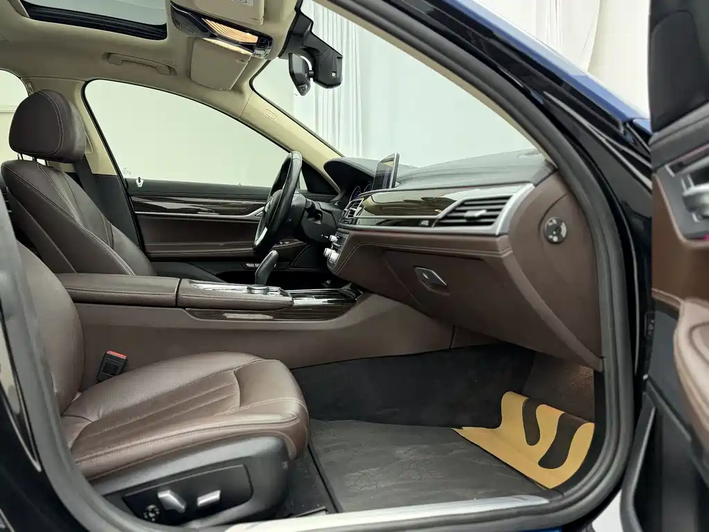 BMW BMW 7 Series 2018 730Li Leading Model Excellence Package 2018 - thumbnail 14