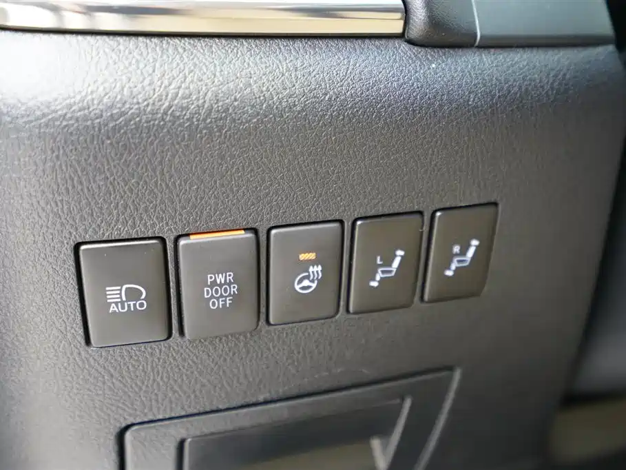 Toyota Alphard 2023 Crown Hybrid 2.5L HV Luxury Version 2023 - thumbnail 7