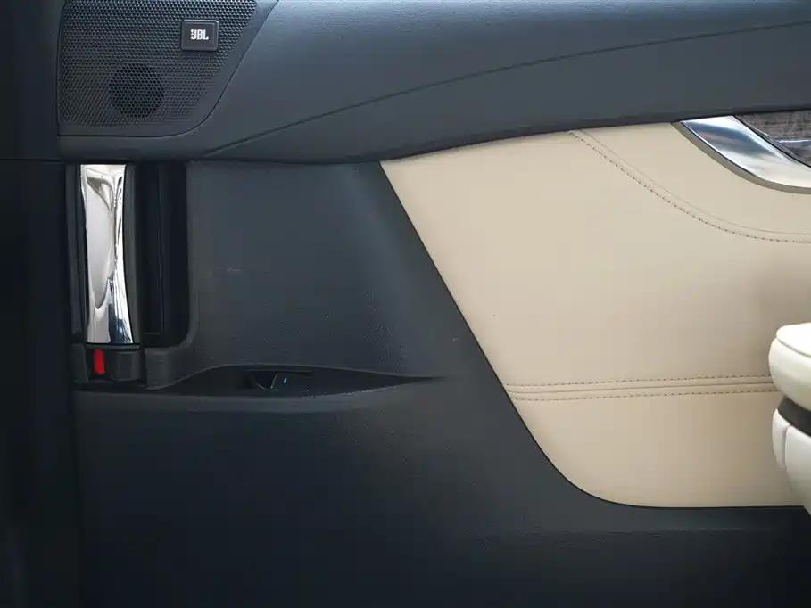 Toyota Alphard 2023 Crown Hybrid 2.5L HV Luxury Version 2023 - thumbnail 16