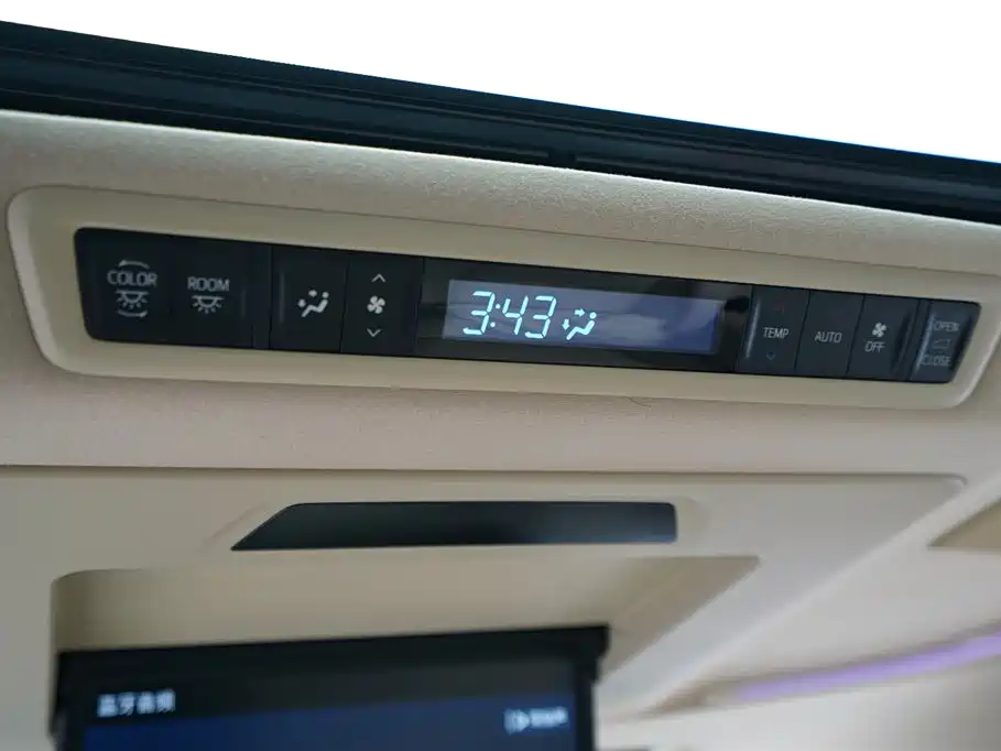 Toyota Alphard 2023 Crown Hybrid 2.5L HV Luxury Version 2023 - thumbnail 18