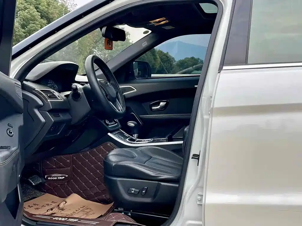 Landwind Lifan X7 2015 2.0T Panoramic Flagship Edition 2017 - thumbnail 3