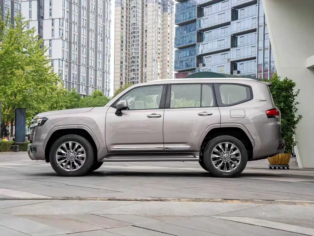Toyota Land Cruiser LC300 2021 3.5L Automatic 2026 - thumbnail 2