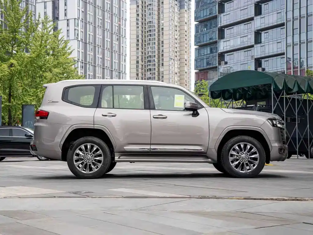 Toyota Land Cruiser LC300 2021 3.5L Automatic 2026 - thumbnail 6