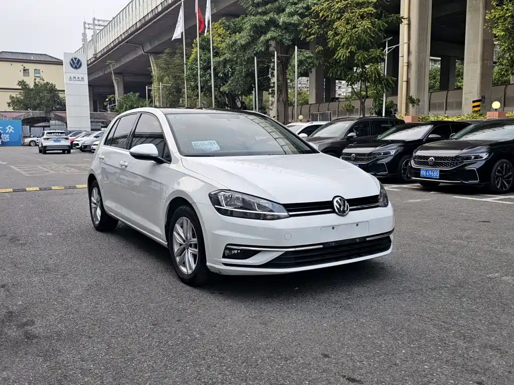 Volkswagen Golf 2018 1.6L Automatic Comfort Edition 2018 - thumbnail 3
