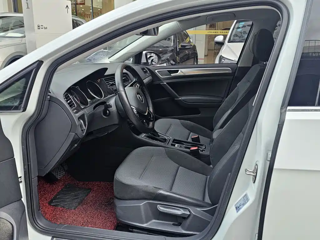 Volkswagen Golf 2018 1.6L Automatic Comfort Edition 2018 - thumbnail 5