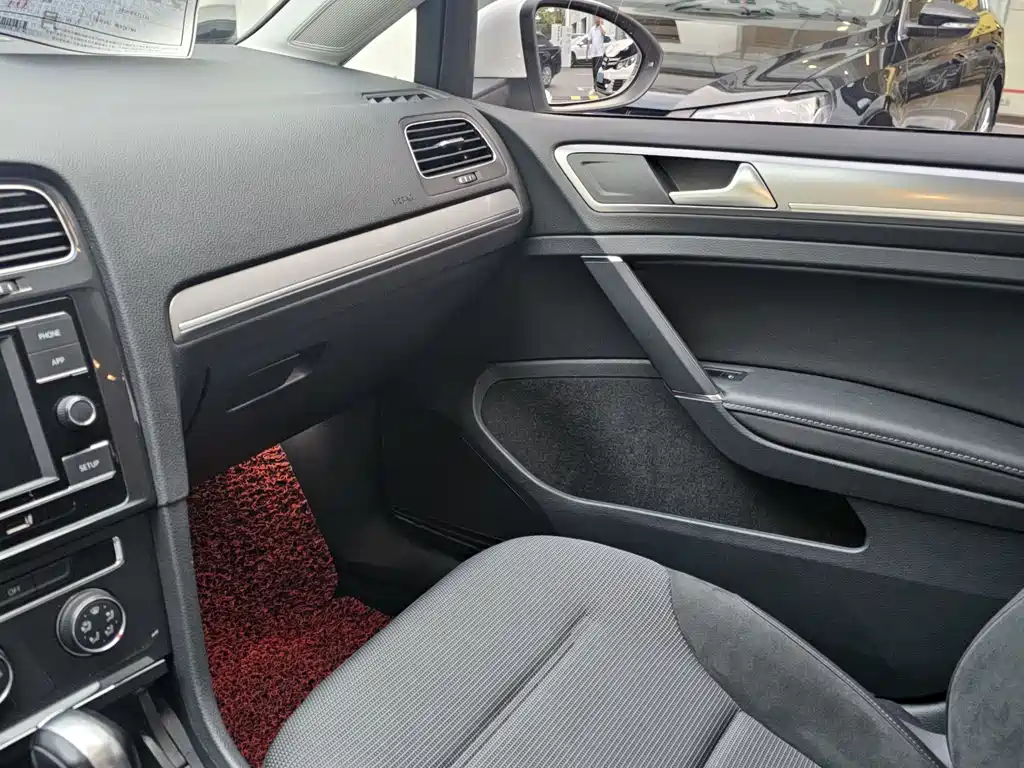 Volkswagen Golf 2018 1.6L Automatic Comfort Edition 2018 - thumbnail 8