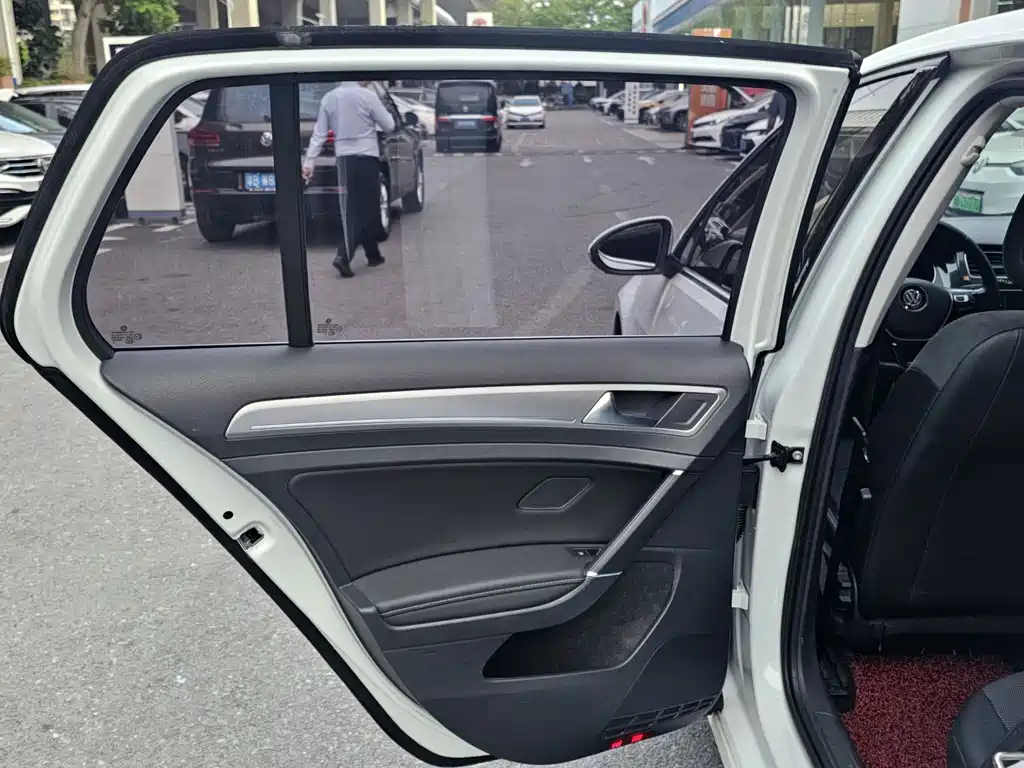 Volkswagen Golf 2018 1.6L Automatic Comfort Edition 2018 - thumbnail 9