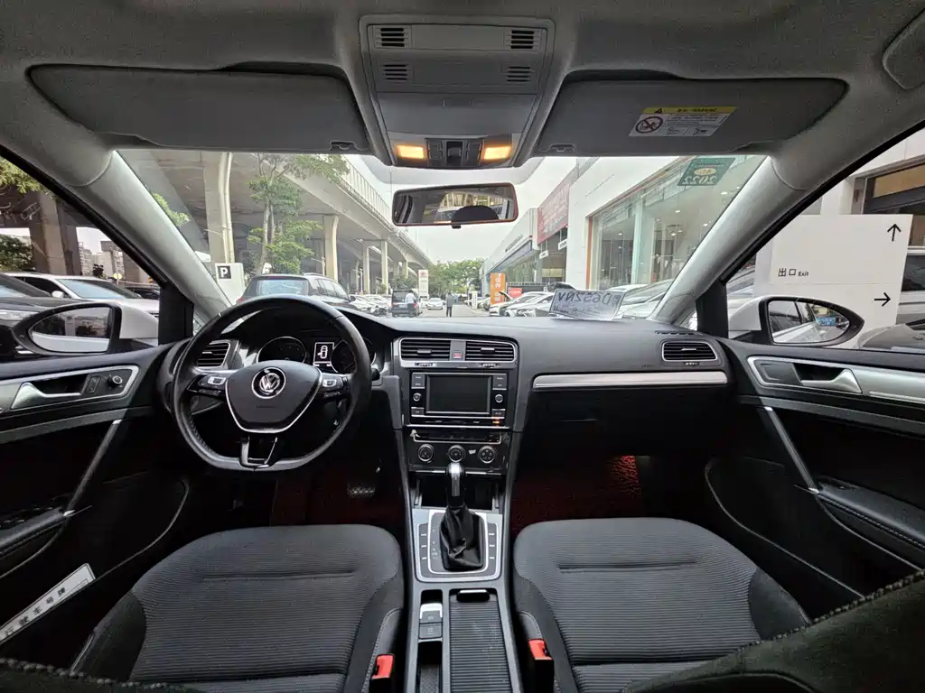 Volkswagen Golf 2018 1.6L Automatic Comfort Edition 2018 - thumbnail 11