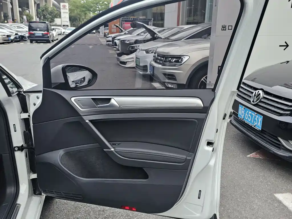 Volkswagen Golf 2018 1.6L Automatic Comfort Edition 2018 - thumbnail 18