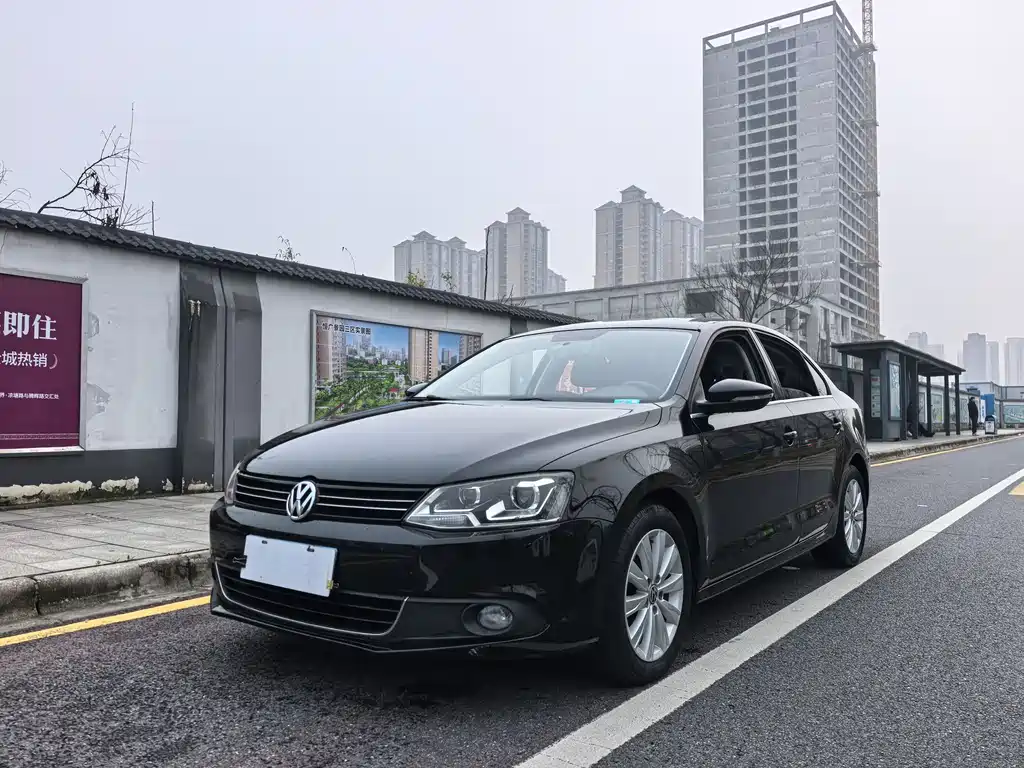 Volkswagen Volkswagen Sagitar 2014 Facelift 1.6L Automatic Comfort Edition 2014
