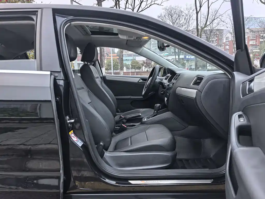 Volkswagen Volkswagen Sagitar 2014 Facelift 1.6L Automatic Comfort Edition 2014 - thumbnail 5