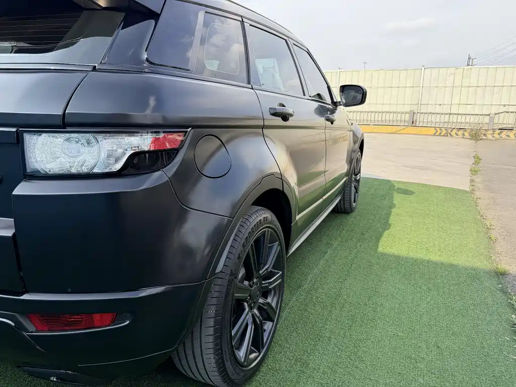Land Rover Range Rover Evoque (Imported) 2014 Model 2.0T 5-Door Christmas Limited Edition 2014 - thumbnail 8