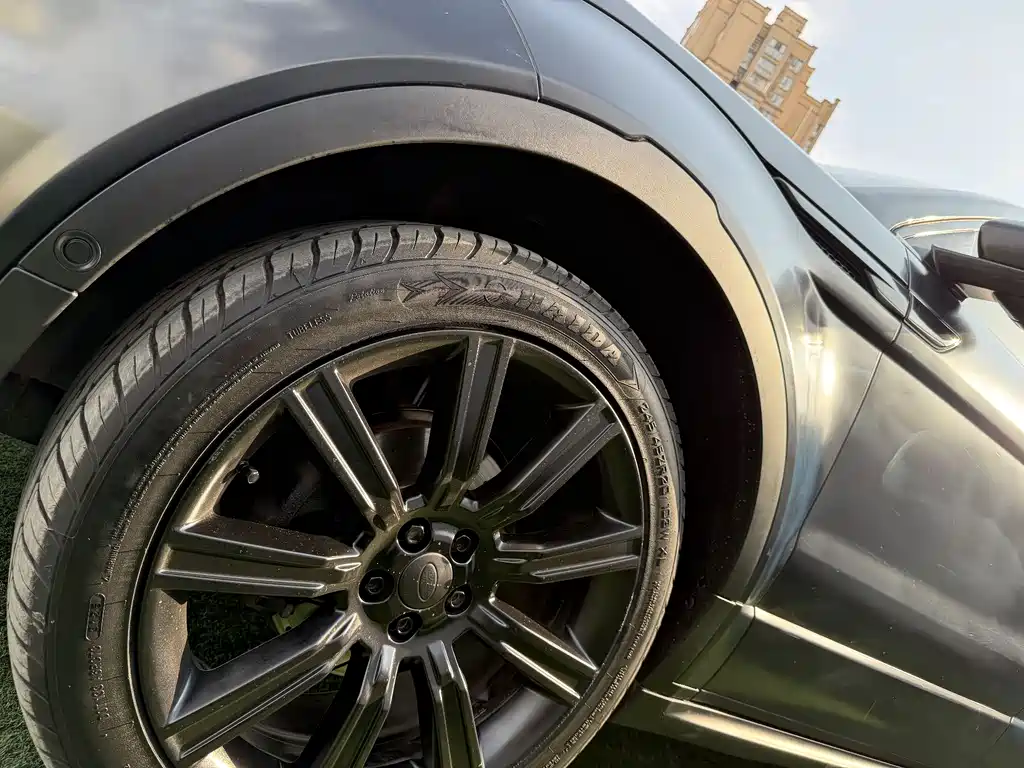 Land Rover Range Rover Evoque (Imported) 2014 Model 2.0T 5-Door Christmas Limited Edition 2014 - thumbnail 9