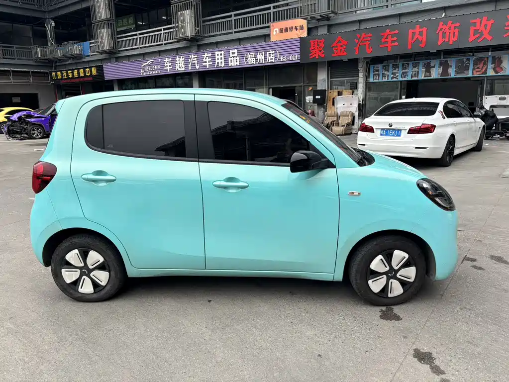 Wuling Motors Wuling Hongguang MINIEV 2025 Model Year 4th Generation 4-Door Advanced Version 2025 - thumbnail 4