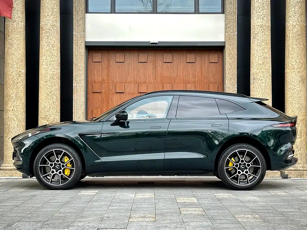Aston Martin Aston Martin DBX 2020 4.0T V8 2021 - thumbnail 4