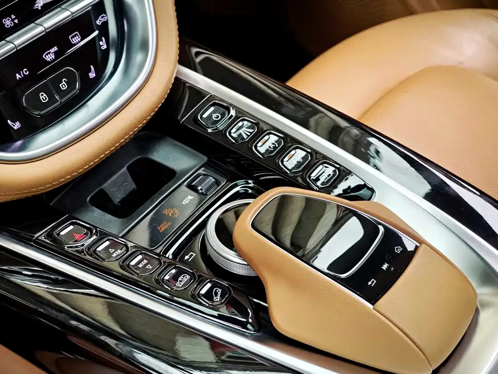 Aston Martin Aston Martin DBX 2020 4.0T V8 2021 - thumbnail 15