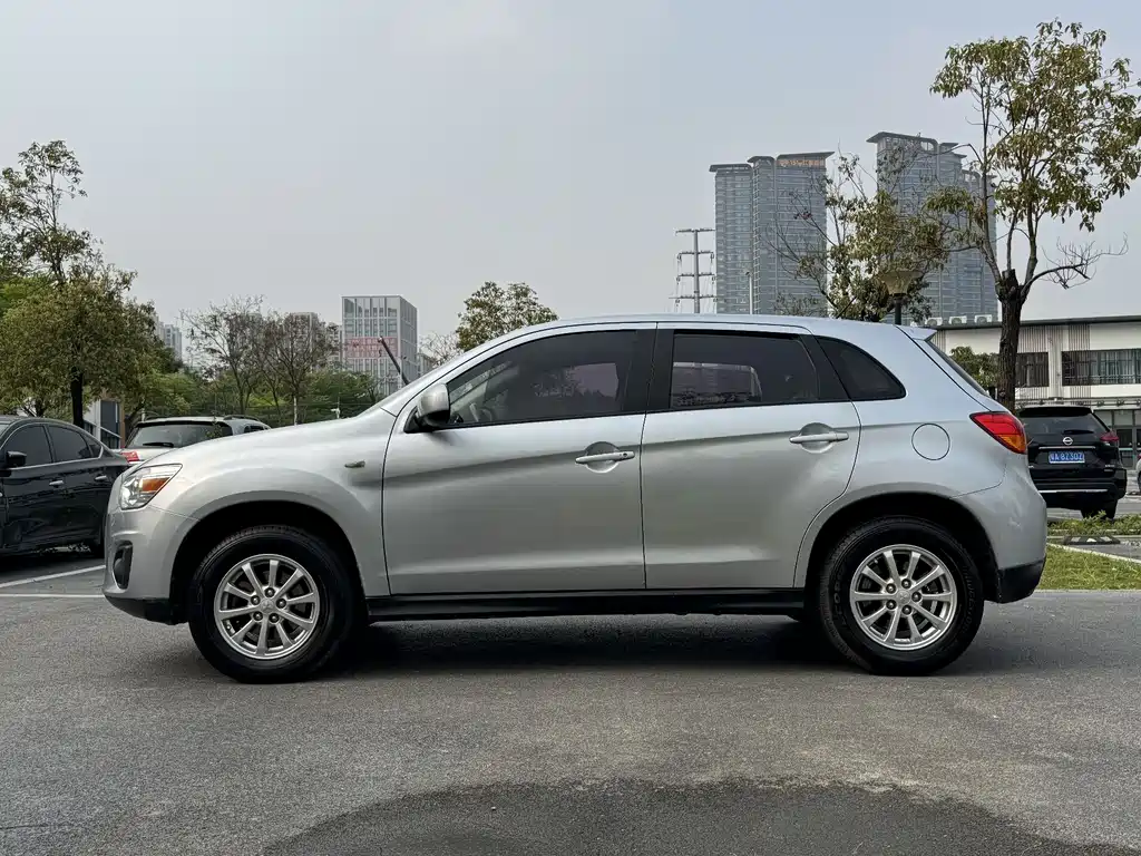 Mitsubishi Mitsubishi ASX 2013 1.6L Manual 2WD Standard Edition 2015 - thumbnail 4