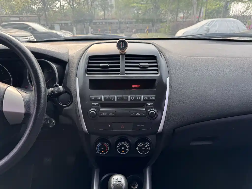 Mitsubishi Mitsubishi ASX 2013 1.6L Manual 2WD Standard Edition 2015 - thumbnail 8