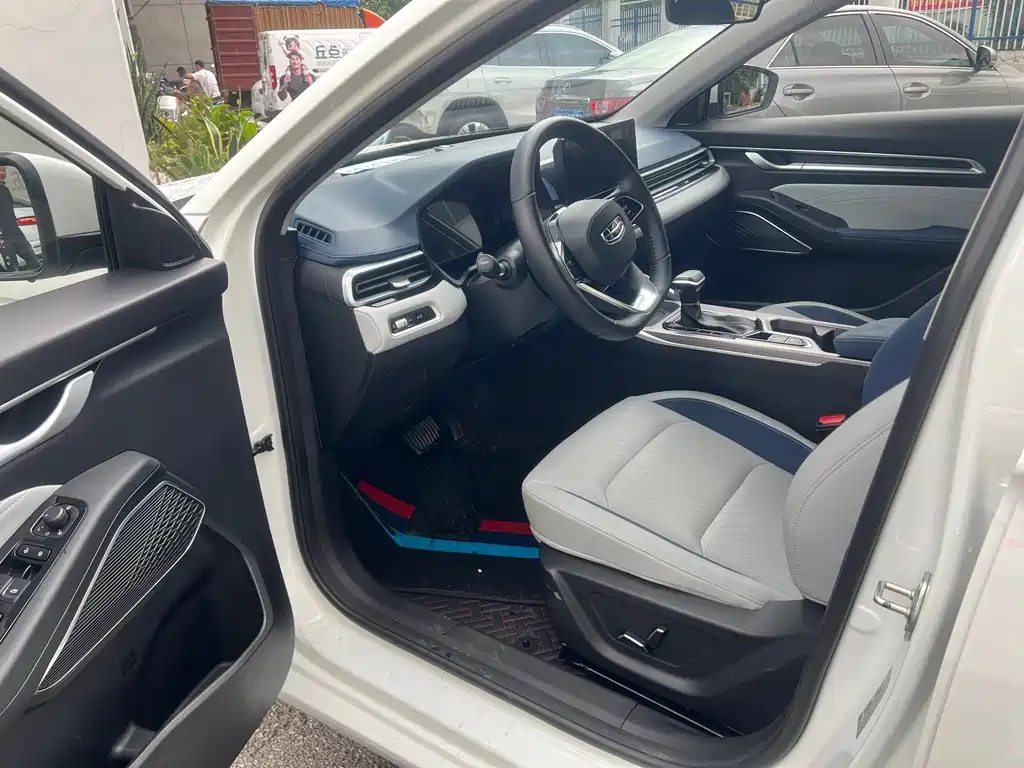 Geely Auto Geely Emgrand 2022 Model Year 4th Generation 1.5L CVT Flagship Edition 2021 - thumbnail 4