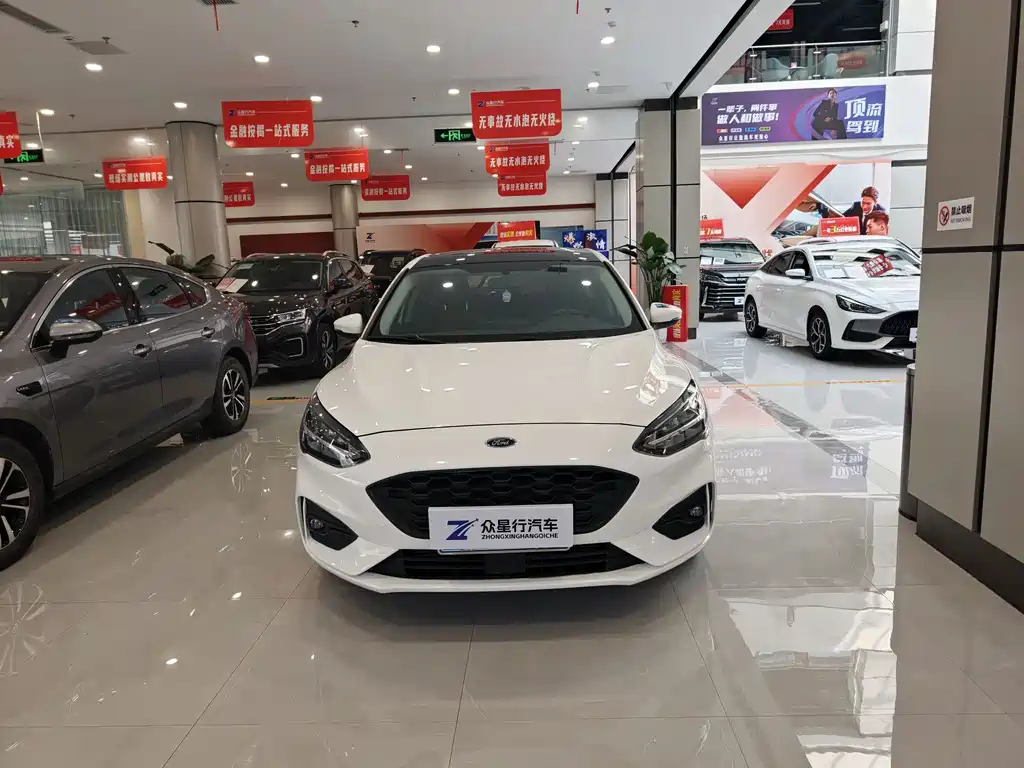 Ford Ford Focus 2021 Hatchback EcoBoost 180 Automatic Trend Edition 2022 - thumbnail 2