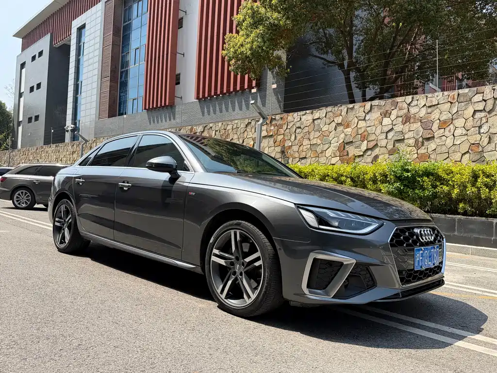 Audi Audi A4L 2021 40 TFSI Premium Life Edition 2021 - thumbnail 3