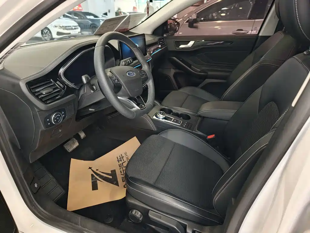 Ford Ford Focus 2021 Hatchback EcoBoost 180 Automatic Trend Edition 2022 - thumbnail 6
