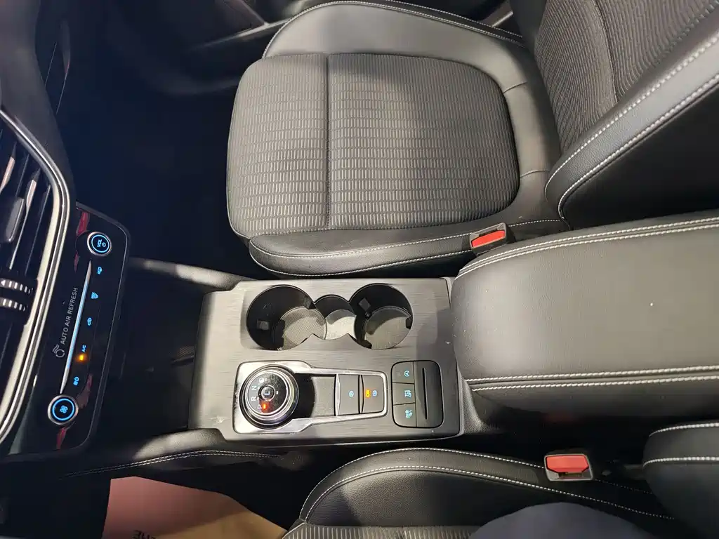 Ford Ford Focus 2021 Hatchback EcoBoost 180 Automatic Trend Edition 2022 - thumbnail 10