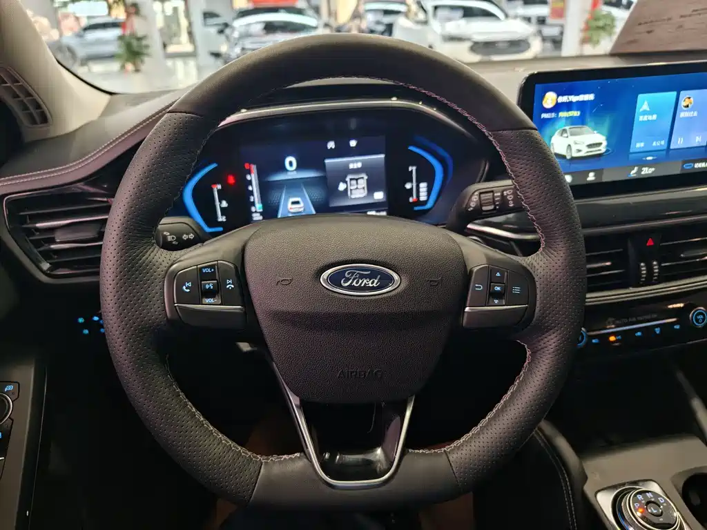Ford Ford Focus 2021 Hatchback EcoBoost 180 Automatic Trend Edition 2022 - thumbnail 11