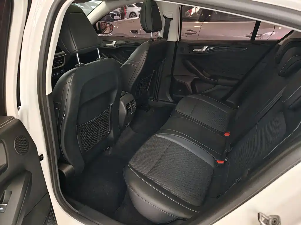 Ford Ford Focus 2021 Hatchback EcoBoost 180 Automatic Trend Edition 2022 - thumbnail 14
