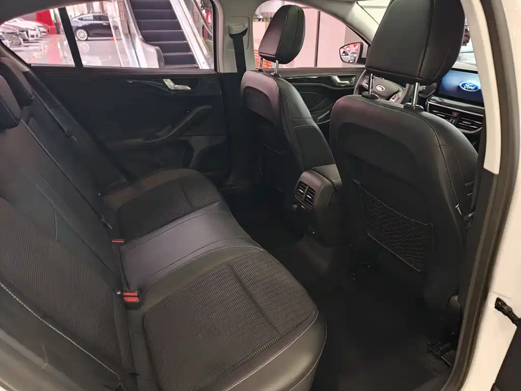 Ford Ford Focus 2021 Hatchback EcoBoost 180 Automatic Trend Edition 2022 - thumbnail 19