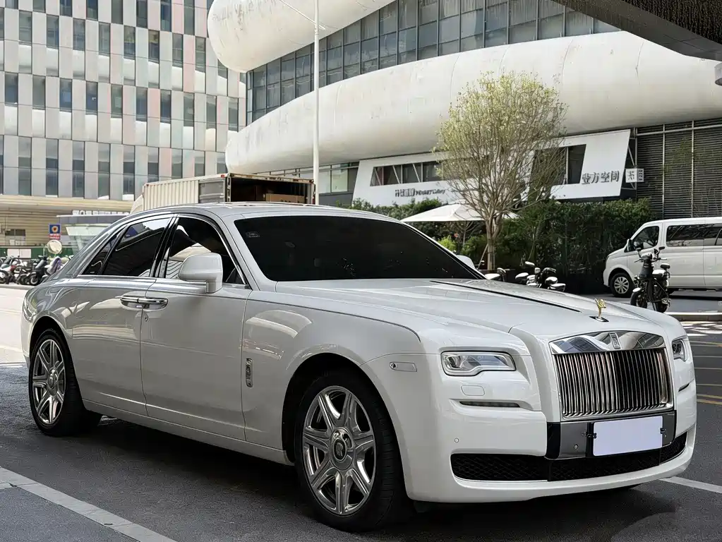 Rolls-Royce Ghost 2015 Series II Standard 2017 - thumbnail 3