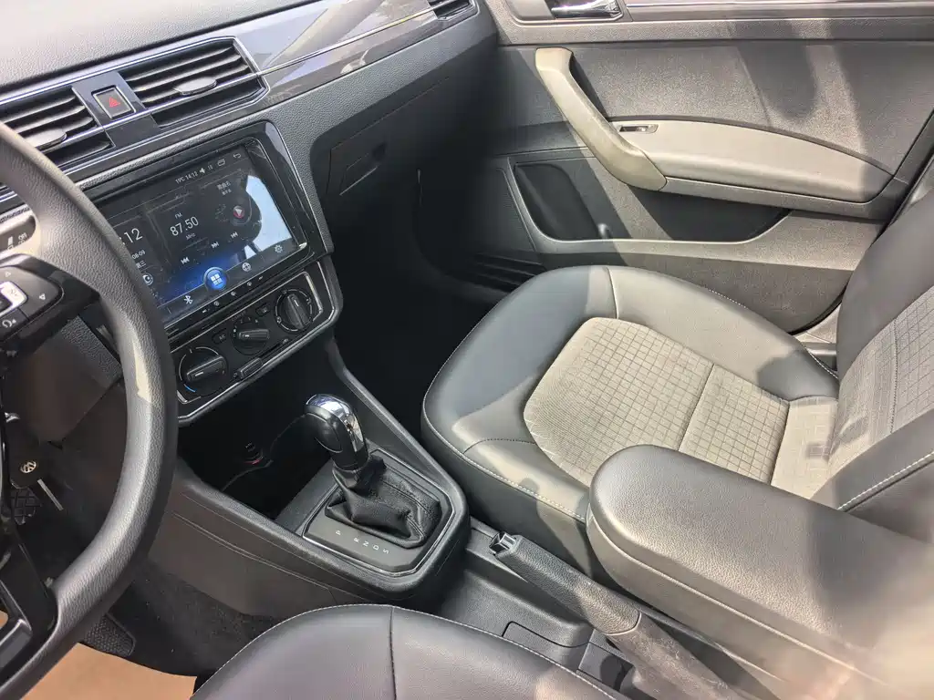 Volkswagen Volkswagen Santana 2016 1.6L Automatic Comfort Edition 2018 - thumbnail 12