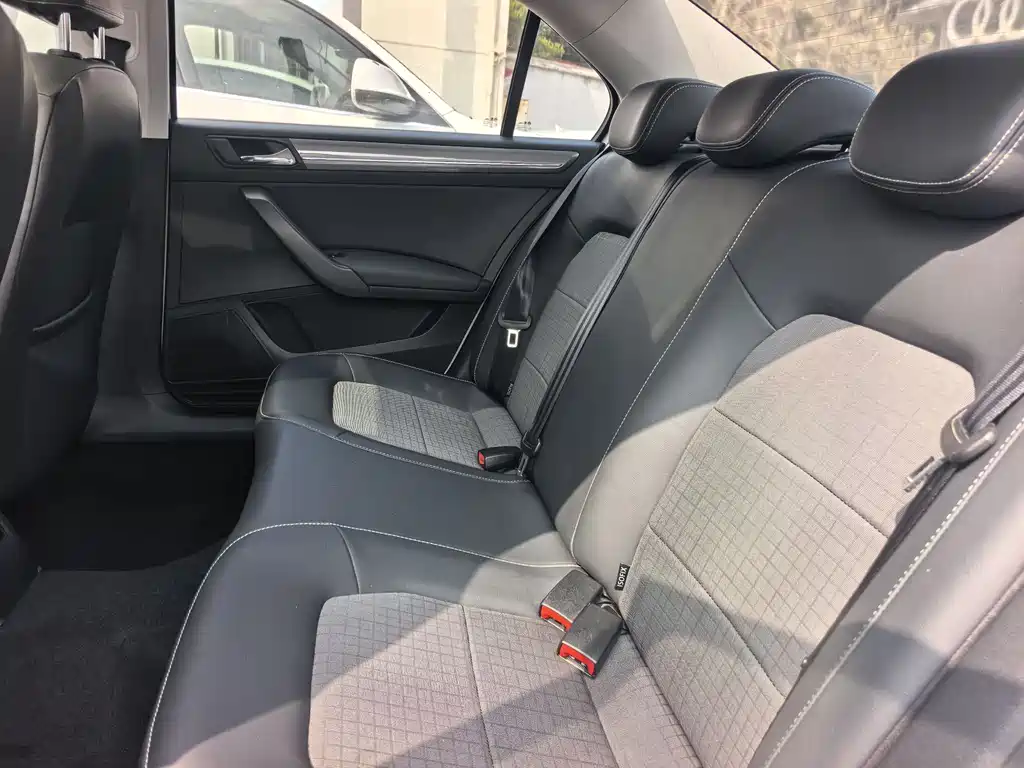 Volkswagen Volkswagen Santana 2016 1.6L Automatic Comfort Edition 2018 - thumbnail 14