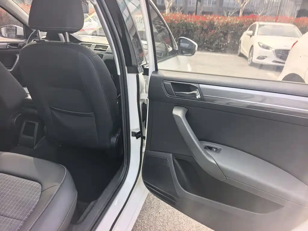 Volkswagen Volkswagen Santana 2016 1.6L Automatic Comfort Edition 2018 - thumbnail 18