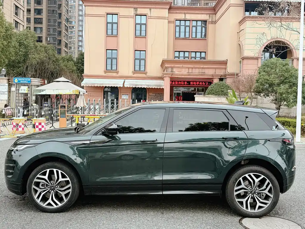 Land Rover Range Rover Evoque 2024 Range Rover Evoque L SE Prestige Light Edition 2025 - thumbnail 4