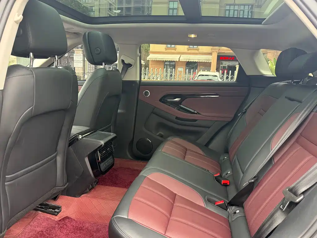 Land Rover Range Rover Evoque 2024 Range Rover Evoque L SE Prestige Light Edition 2025 - thumbnail 16