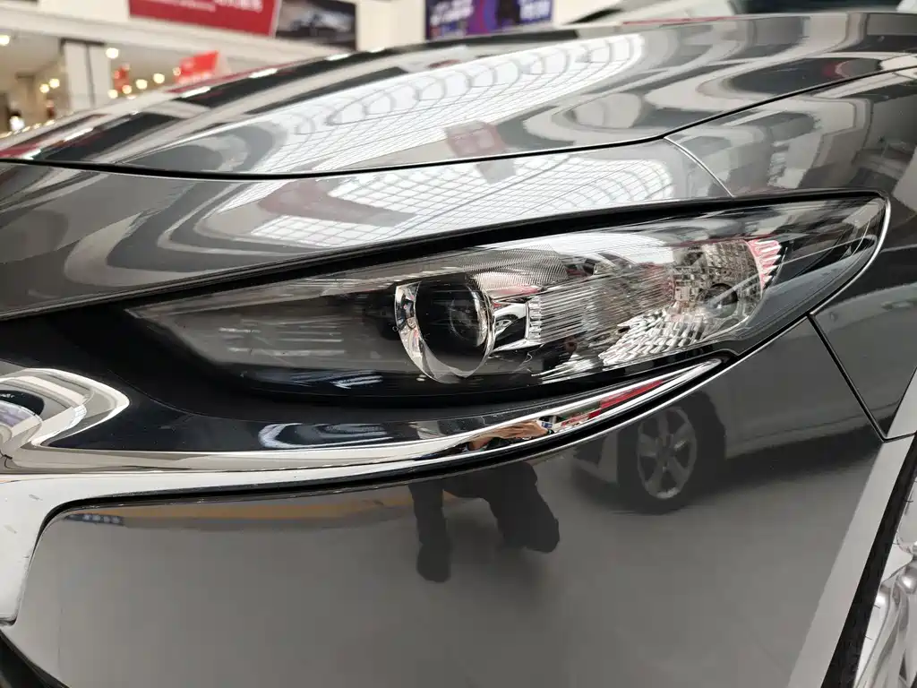 Mazda Mazda 3 Axela 2021 2.0L Automatic Premium Edition 2021 - thumbnail 2