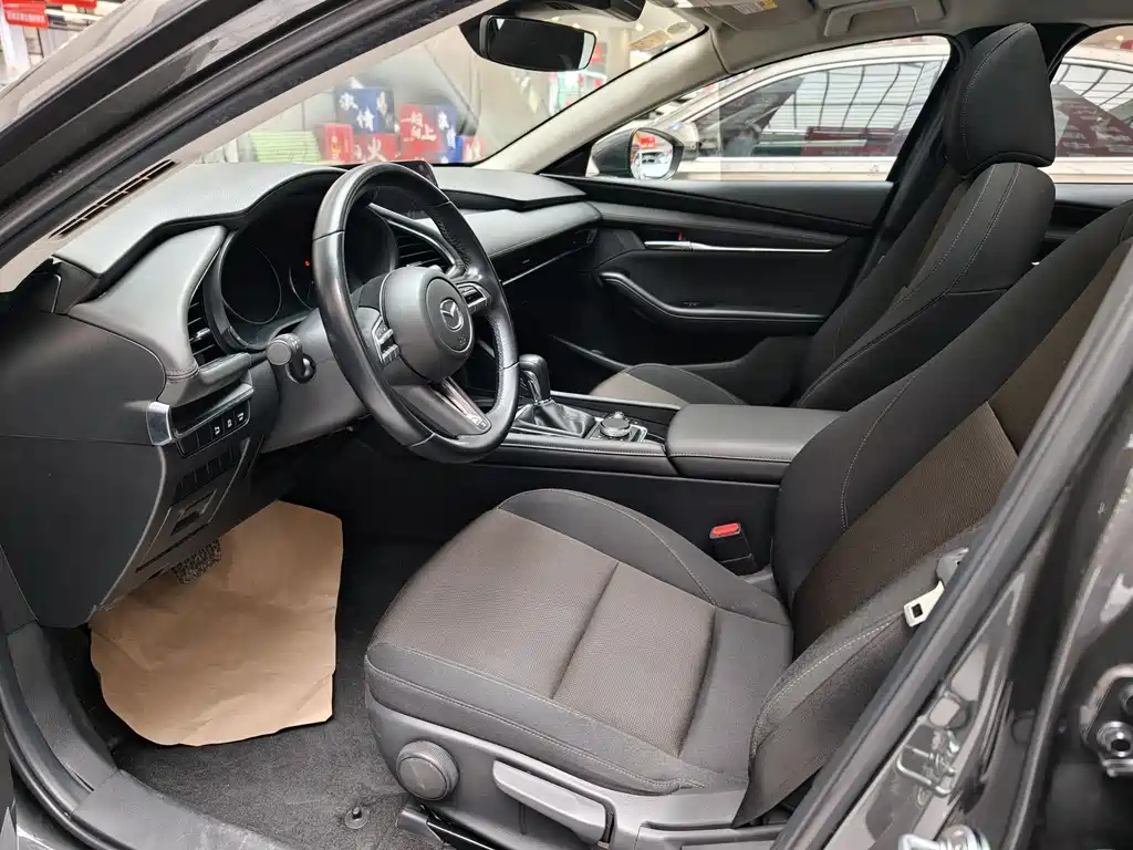 Mazda Mazda 3 Axela 2021 2.0L Automatic Premium Edition 2021 - thumbnail 5