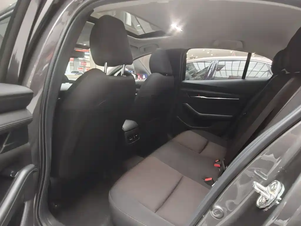 Mazda Mazda 3 Axela 2021 2.0L Automatic Premium Edition 2021 - thumbnail 10