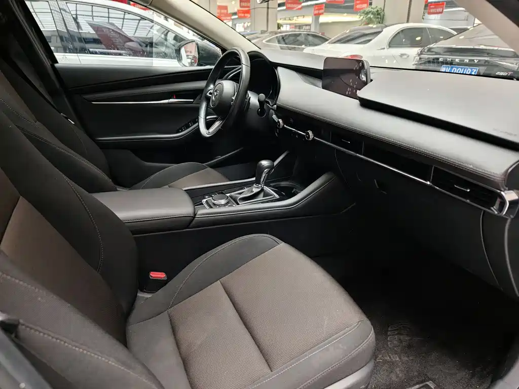 Mazda Mazda 3 Axela 2021 2.0L Automatic Premium Edition 2021 - thumbnail 13