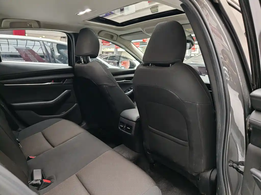Mazda Mazda 3 Axela 2021 2.0L Automatic Premium Edition 2021 - thumbnail 14