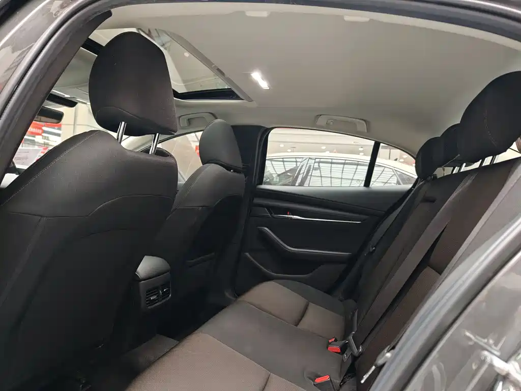 Mazda Mazda 3 Axela 2021 2.0L Automatic Premium Edition 2021 - thumbnail 16