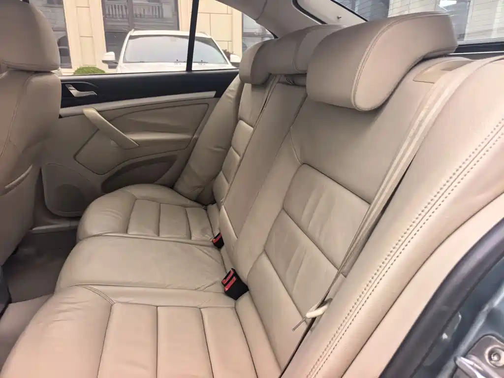 Skoda Škoda Octavia 2009 2.0L Automatic Elegance Edition 2010 - thumbnail 11