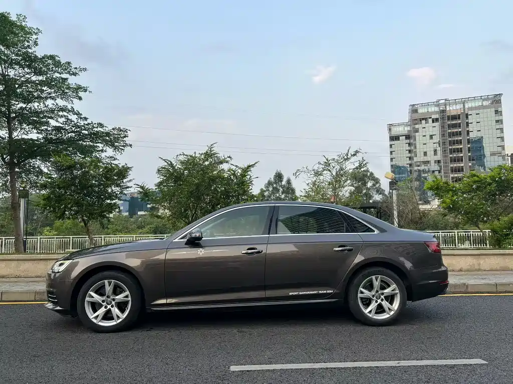 Audi Audi A4L 2018 30th Anniversary Edition 40 TFSI Progressive 2018 - thumbnail 3