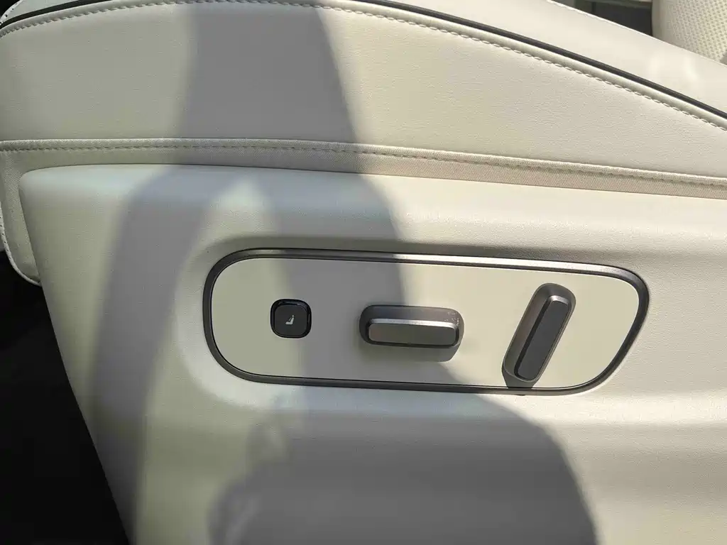 Li Auto Li i8 2025 Standard Edition 2025 - thumbnail 13