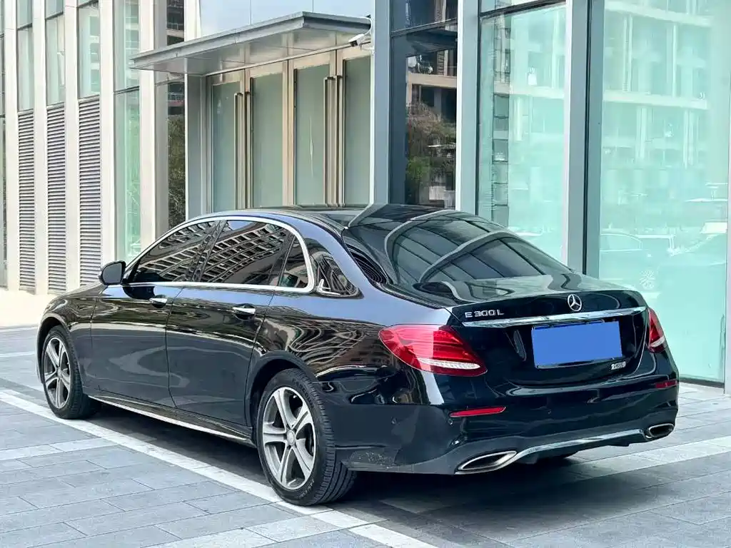 Mercedes-Benz Mercedes-Benz E-Class 2016 E 200 L Sport 2017 - thumbnail 4