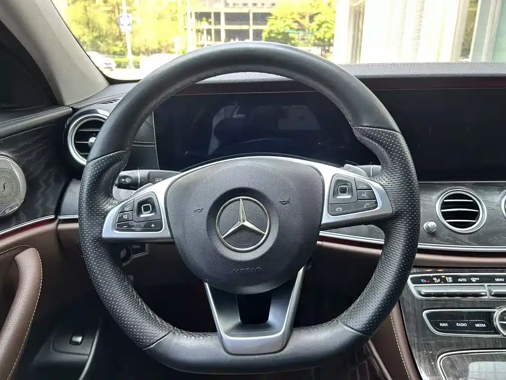 Mercedes-Benz Mercedes-Benz E-Class 2016 E 200 L Sport 2017 - thumbnail 11