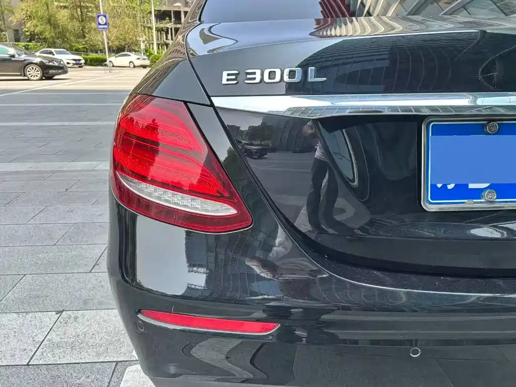 Mercedes-Benz Mercedes-Benz E-Class 2016 E 200 L Sport 2017 - thumbnail 15