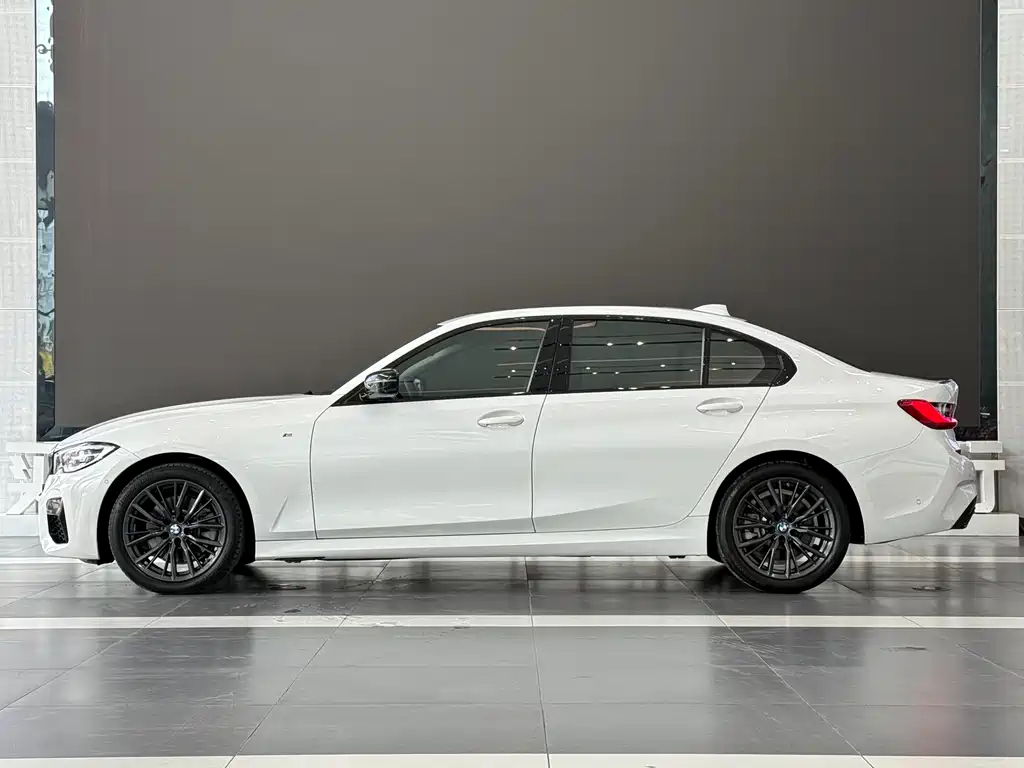 BMW BMW 3 Series 2021 330Li xDrive M Sport Shadow Night Package 2021 - thumbnail 4